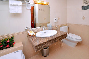 Tan Hoang Long District 5 Hotel 3*