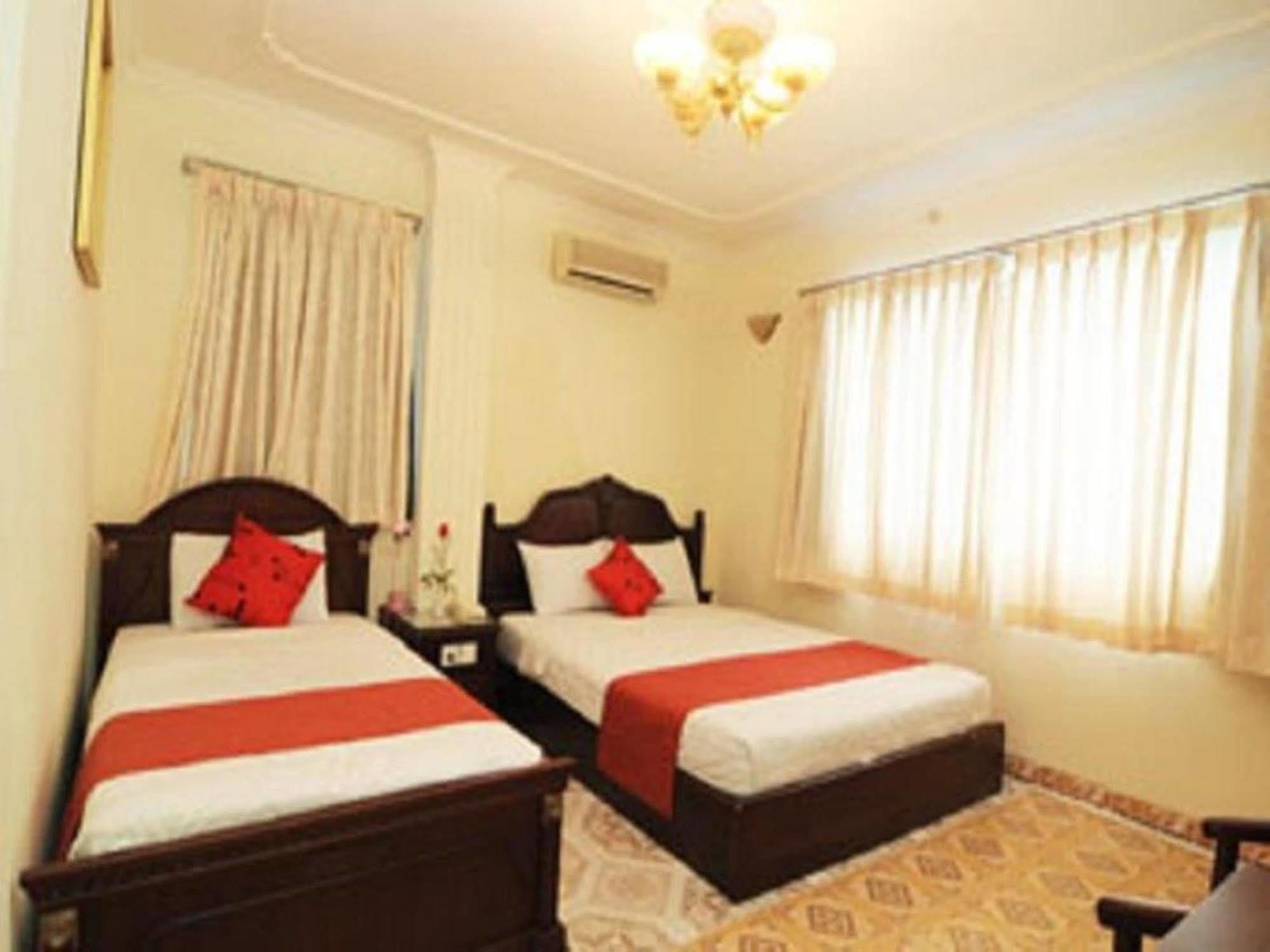 Tan Hoang Long District 5 Khách sạn 3*